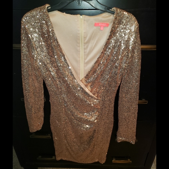 Dresses & Skirts - Short Rose Gold Sequin Dress Medium